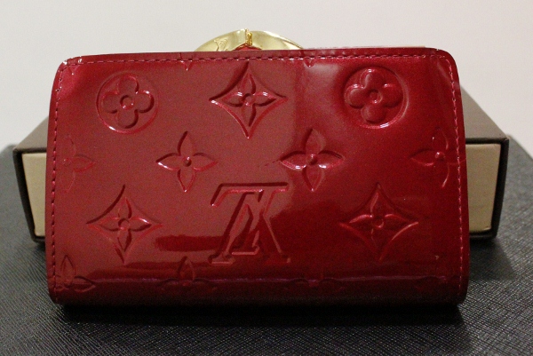 (image for) A LOUIS VUITTON WALLET / MINT CONDITION